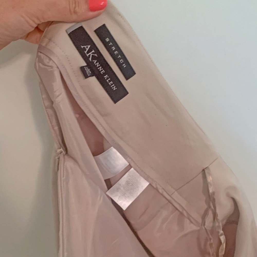 AK Anne Klein Knee-Length Stretch Pencil Skirt Beige Size 6P - Picture 5 of 5